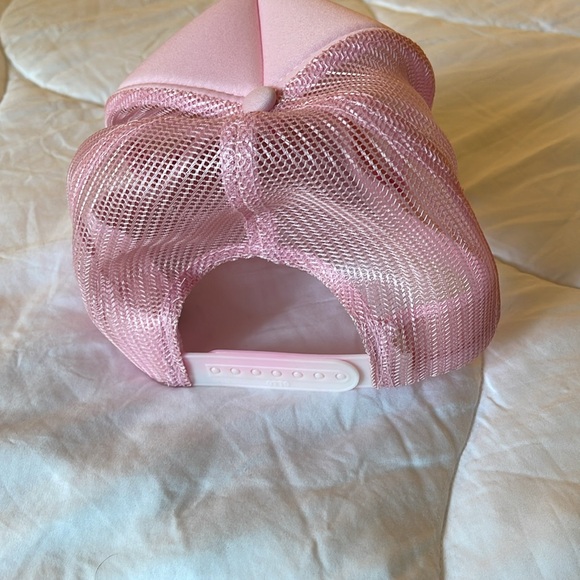 Cute Trucker Hat - Picture 2 of 3